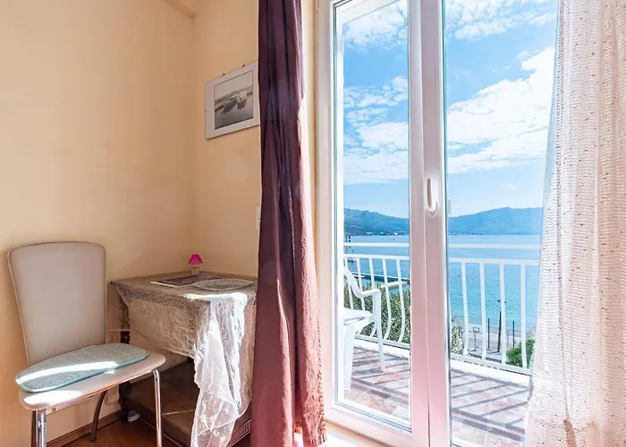 S1 - Just 50m From The With Sea View