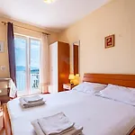 S 1 - Just 50m From The With Sea View Apartamento Korčula