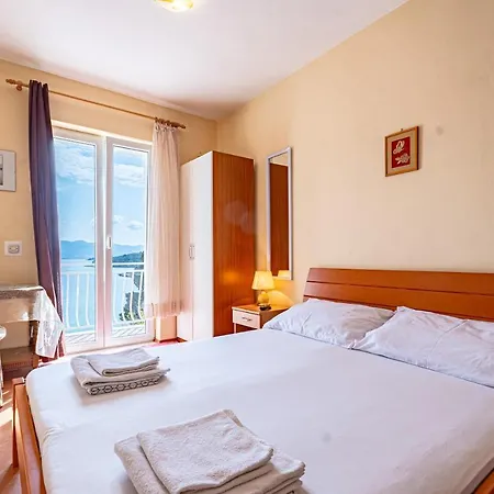 S 1 - Just 50m From The With Sea View Апартаменты Корчула