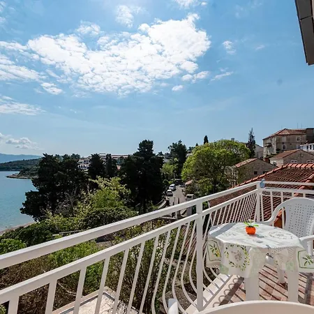 S 1 - Just 50m From The With Sea View 코츌라
