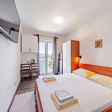 S 1 - Just 50m From The With Sea View Daire Korčula